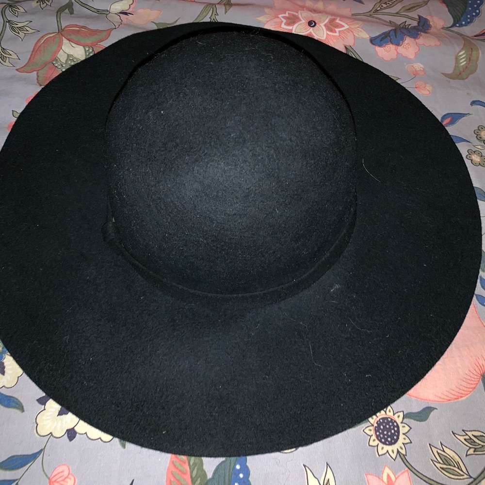 Black floppy hat